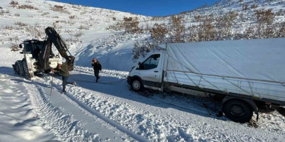 Elazığ’da Şarampole Düşen Pikap Başarıyla Kurtarıldı!