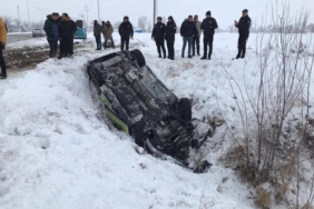 erzincanda-kaza-polis-araci-sarampole-uctu-2-yarali-MdKQ1Usy.jpg