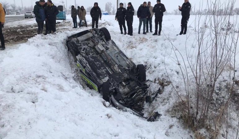 erzincanda-kaza-polis-araci-sarampole-uctu-2-yarali-MdKQ1Usy.jpg