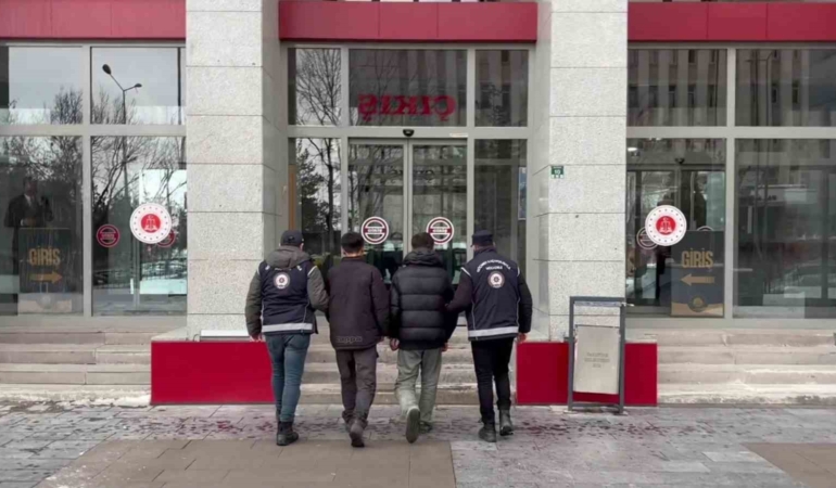 erzurumda-48-gocmen-ve-4-organizatorun-yakalanma-hikayesi-9pMzqlzt.jpg