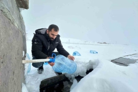 erzurumda-donan-su-hatlari-vatandaslar-bidonlarla-su-tasiyor-YO6C2xjW.jpg