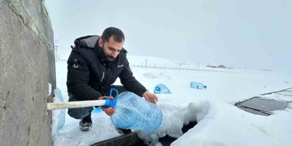Erzurum’da Donan Su Hatları: Vatandaşlar Bidonlarla Su Taşıyor