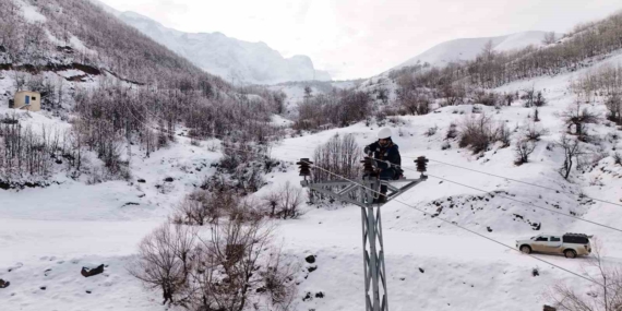 Fırat EDAŞ, Tunceli’deki Sert Kış Koşullarında Sahada
