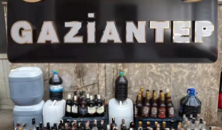 gaziantepte-kacak-alkol-operasyonu-iki-sahis-gozaltinda-xL2748r1.jpg