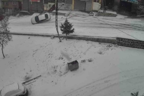 gaziantepte-karli-yolda-dehset-veren-kaza-kayan-arac-kaldirima-carpti-ve-devrildi-AvuYAebX.jpg