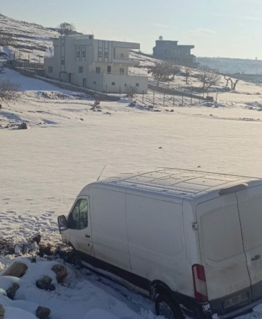 gercuste-minibusun-sarampole-devrilmesi-sonucu-3-yarali-A8WnnkcT.jpg