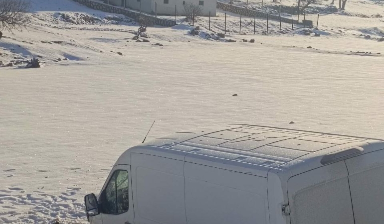 gercuste-minibusun-sarampole-devrilmesi-sonucu-3-yarali-A8WnnkcT.jpg