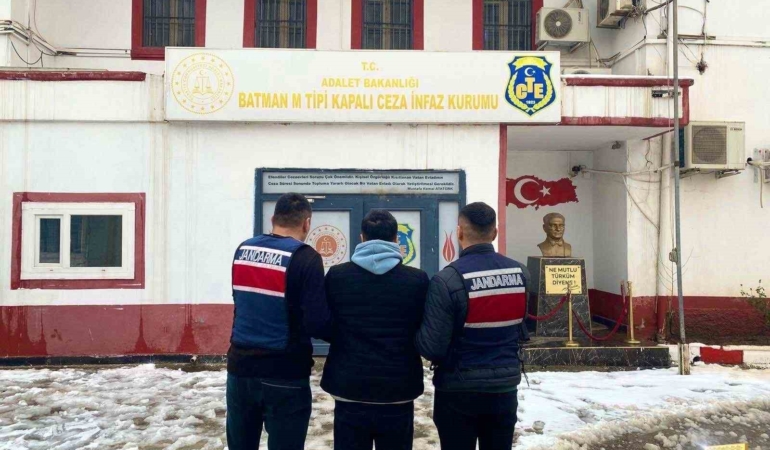 gercuste-uyusturucu-ticareti-sucundan-aranan-hukumlu-ele-gecirildi-gL4btehF.jpg