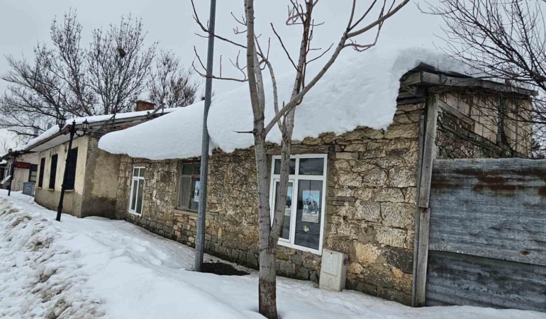 harputta-kisin-sert-yuzu-dondurucu-soguklar-devam-ediyor-XlJYQuQC.jpg