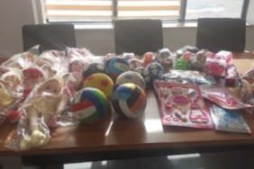 hasta-cocuklara-oyuncak-surprizi-saglik-calisanlarinin-anlamli-hareketi-EadSL8xK.jpg