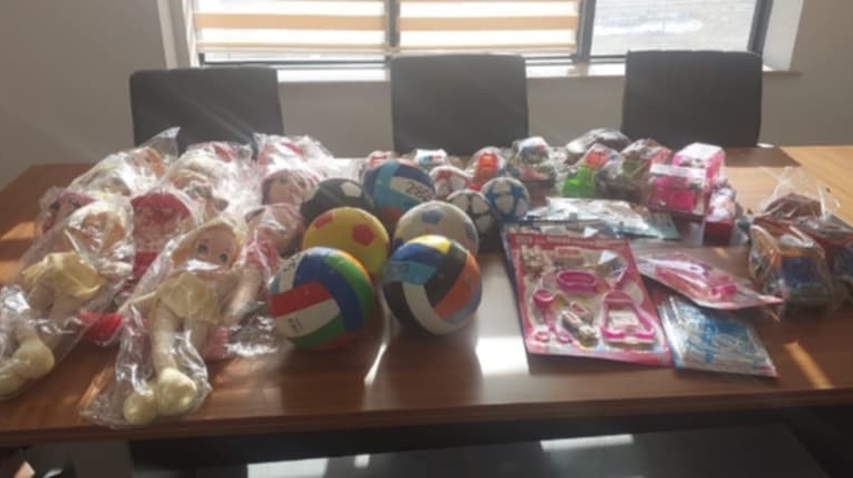 hasta-cocuklara-oyuncak-surprizi-saglik-calisanlarinin-anlamli-hareketi-EadSL8xK.jpg