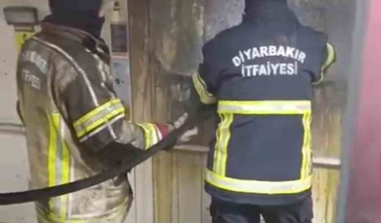 heste-yangina-mudahale-itfaiye-ekipleri-yangini-kontrol-altina-aldi-1FzFtucf.jpg