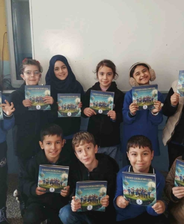ilkokul-ogrencilerinin-hayalleri-kitap-sayfalarina-tasiniyor-W2Pn5tbh.jpg
