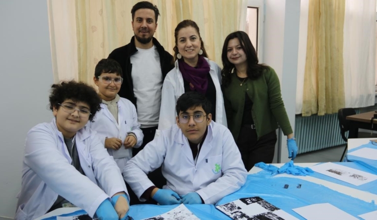 inonu-universitesinde-cocuklarin-yeteneklerini-sergiledigi-ozgun-baski-resim-atolyesi-pu2vqthe.jpg