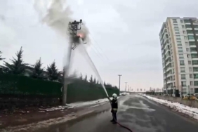 itfaiye-eri-gozuyle-elektrik-diregi-yanginina-anlik-mudahale-RNU7hYtH.jpg