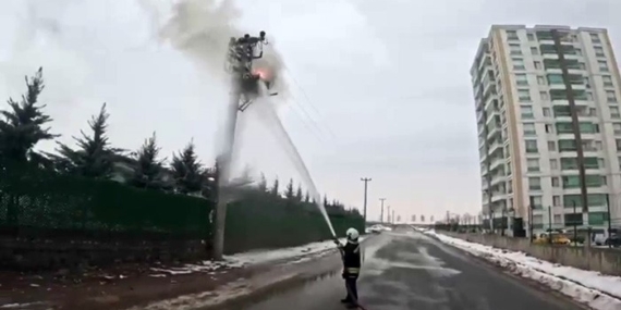 İtfaiye Eri Gözüyle Elektrik Direği Yangınına Anlık Müdahale