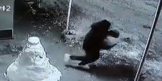 Kardan Adamın Kafası Çalındı: O Anlar Kameraya Yansıdı