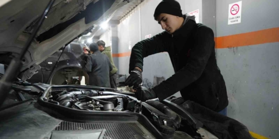 Karla Gelen Zorluk: Kışlık Araç Bakımında Artan Yoğunluk