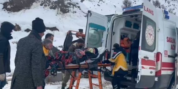 Karla Kaplı Mezrada Zamanla Yarışarak Hastaya Ulaşma Mücadelesi