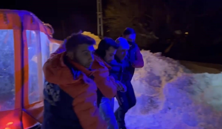karsta-yasli-hastaya-afadin-paletli-amfibi-araciyla-mudahalesi-kTzblwlM.jpg