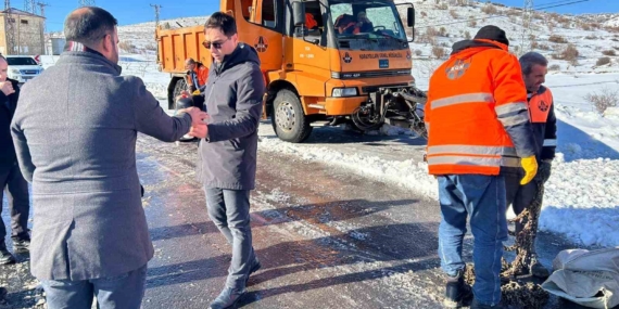 Kaymakam Öztaş, Kış Koşullarında Çalışan Ekiplerle Bir Araya Geldi