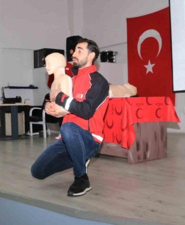 kizilaydan-miniklere-ozel-ilk-yardim-egitimi-KtiDPUkm.jpg