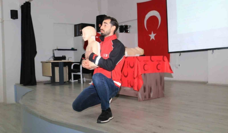 kizilaydan-miniklere-ozel-ilk-yardim-egitimi-KtiDPUkm.jpg