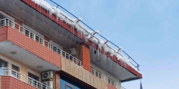 kulpta-catilarda-buyuleyici-buz-sarkitlari-olustu-EmpbQwil.jpg