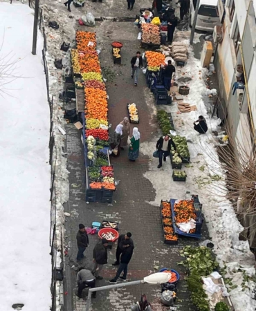 kulpta-kar-engelini-asarak-sali-pazari-uc-haftanin-ardindan-yeniden-acildi-uTTPzElY.jpg