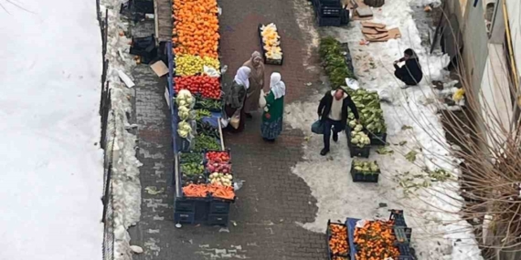Kulp’ta Kar Engelini Aşarak Salı Pazarı Üç Haftanın Ardından Yeniden Açıldı