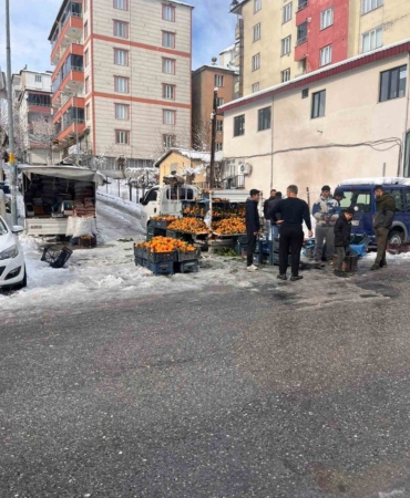 kulpta-kar-firtinasi-pazar-esnafi-tezgahlarini-acamadi-YwsMR96x.jpg