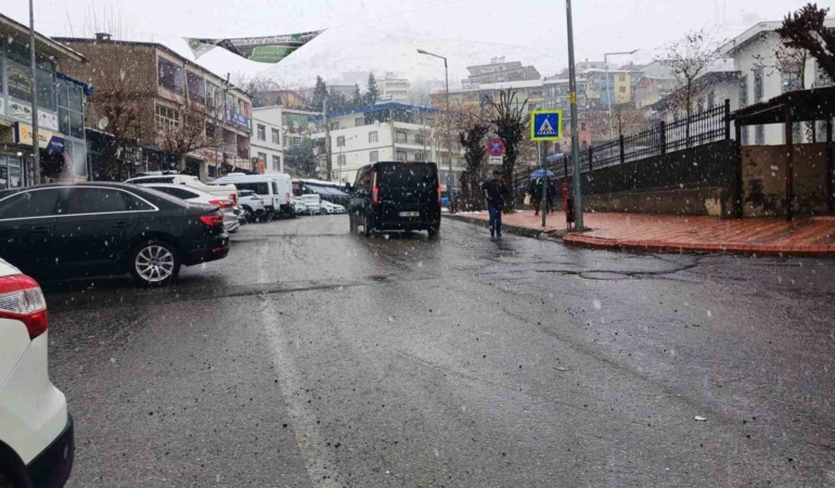 kulpta-yagmurun-yerini-bembeyaz-kar-kapladi-VvsW9lrB.jpg