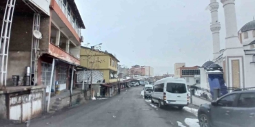 kulpun-zirveleri-karla-kaplandi-doga-yolunda-beyaz-gorunum-EwuAFfCE.jpg