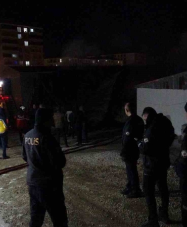 malatya-santiyesinde-meydana-gelen-korkutucu-yangin-7bYcPqkV.jpg