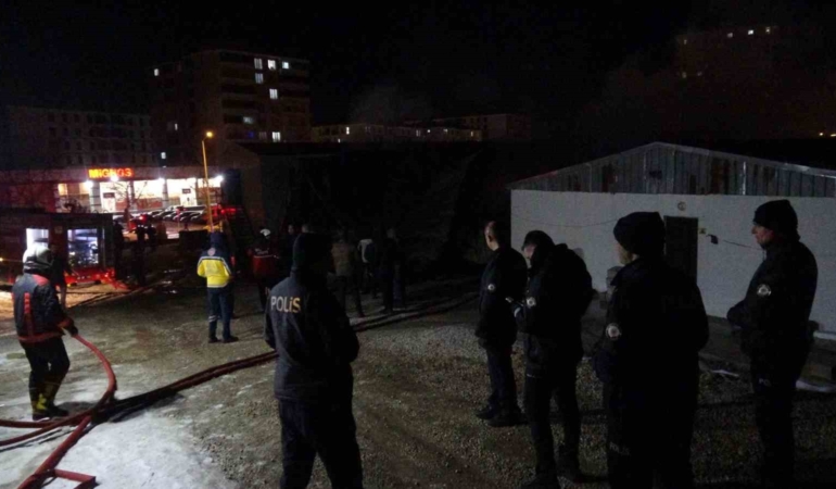 malatya-santiyesinde-meydana-gelen-korkutucu-yangin-7bYcPqkV.jpg