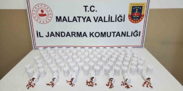 malatyada-5-bin-561-adet-sentetik-ecza-hapi-ele-gecirildi-uyusturucu-ile-mucadelede-yeni-e6Ktjba7.jpg