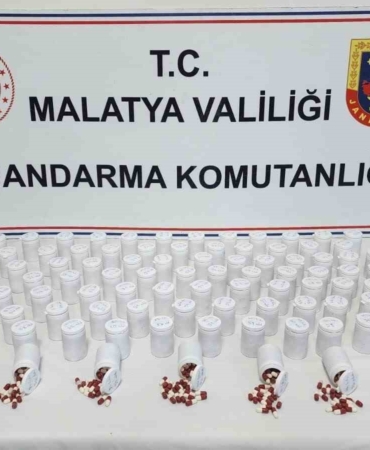 malatyada-5-bin-561-adet-sentetik-ecza-hapi-ele-gecirildi-uyusturucu-ile-mucadelede-yeni-e6Ktjba7.jpg