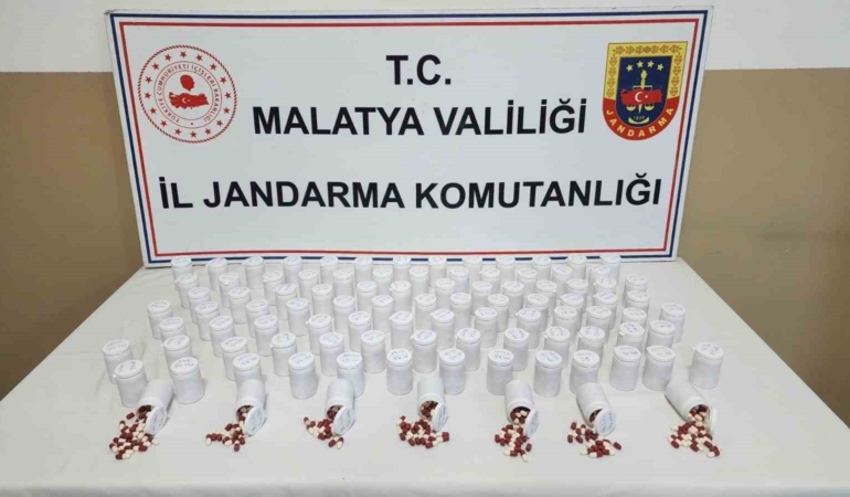 malatyada-5-bin-561-adet-sentetik-ecza-hapi-ele-gecirildi-uyusturucu-ile-mucadelede-yeni-e6Ktjba7.jpg