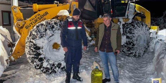 Malatya’da Karla Mücadele: Kapanan Yollarda Ekipler Vatandaşların Yanında