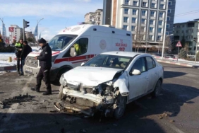 malatyada-yasanan-trafik-kazasinda-2-kisi-yaralandi-twMXn9se.jpg