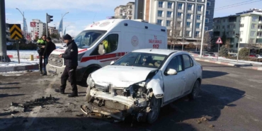 malatyada-yasanan-trafik-kazasinda-2-kisi-yaralandi-twMXn9se.jpg