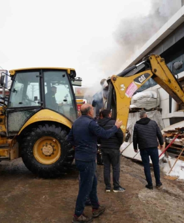 mobilya-fabrikasinda-cikan-yanginda-1-kisi-hayatini-kaybetti-7-yarali-WBY5pxP4.jpg