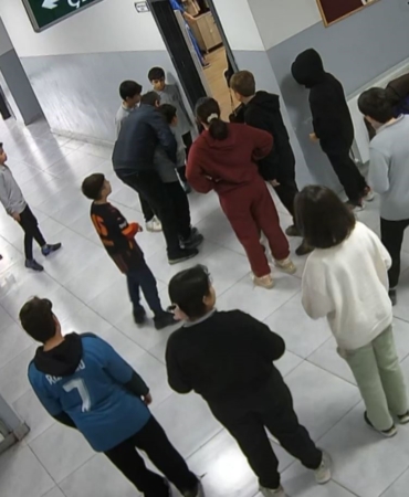 ogrencisini-heimlich-manevrasi-ile-kurtaran-kahraman-eckvt7ce.jpg