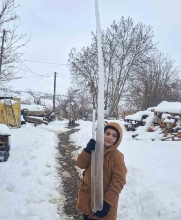 paluda-doganin-mucizesi-buz-sarkitlari-gorenleri-buyuluyor-nz4rDj56.jpg