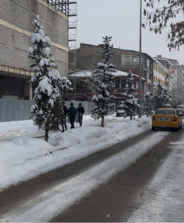 patnosta-yeniden-baslayan-kar-yagisi-etkilerini-gosterdi-NOkOtqdU.jpg