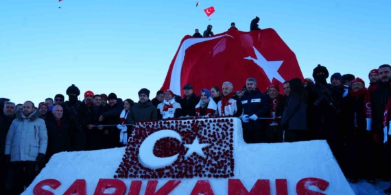 Sarıkamış’ta Şehitler İçin Kardan Heykellerle Anma Töreni Düzenlendi