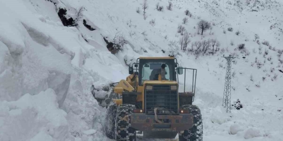 Siirt’te Mahsur Kalan Minibüsün Kurtarılma Hikayesi