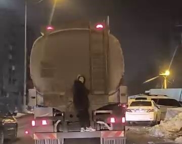 Tanker Arkasında Gizemli ve Tehlikeli Bir Yolculuk