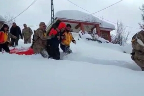 tuncelide-ekiplerin-1-kilometre-yuruyerek-hasta-ulasimi-basariyla-gerceklesti-CY4Gz2LN.jpg