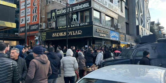 Van’da Kuyumcu Altın ve Paralarla Kayboldu İddiası